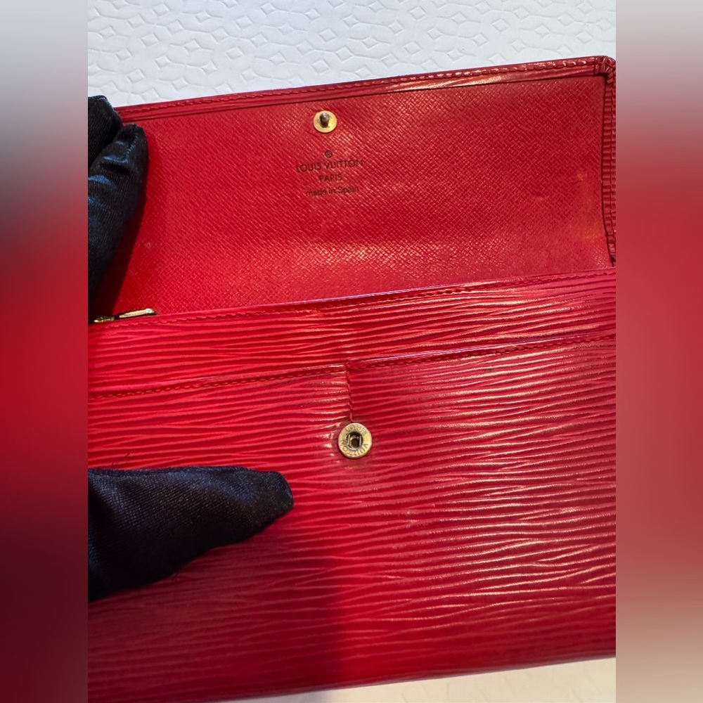 LOUIS VUITTON EPI long wallet on chain - Picture 8 of 13